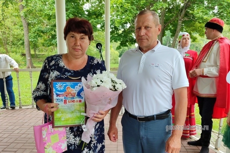 Виктор Лазутин поздравил Марину Бучукину