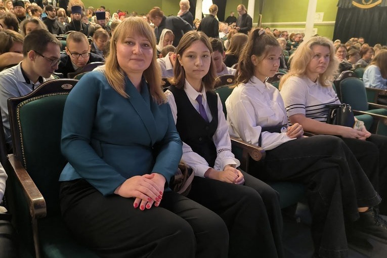 На переднем плане представители школы-ЭКОТЕХ