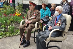 В тамбовских дворах в честь ветеранов прозвучали песни Победы