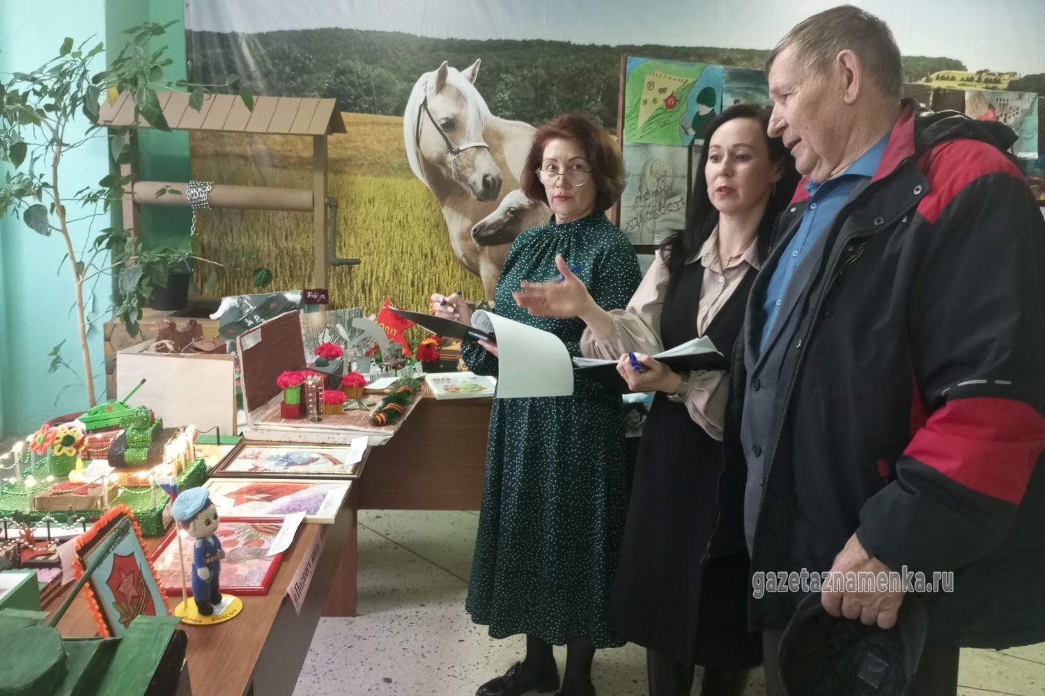 Жюри оценивает творческие работы