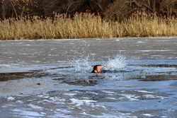 Отважный тамбовчанин спас 64-летнего мужчину, провалившегося под лед на Тамбовском водохранилище