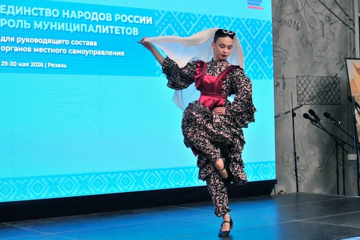 Преподаватель детской школы искусств Рассказовского округа Валерия Иванова исполнила народный татарский танец