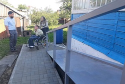 В Тамбове оборудовали пандусом дом поэта, передвигающегося в инвалидной коляске