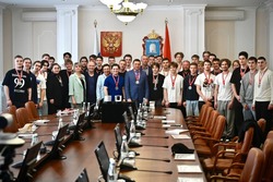 Тамбовскую молодежную хоккейную команду наградили в правительстве региона
