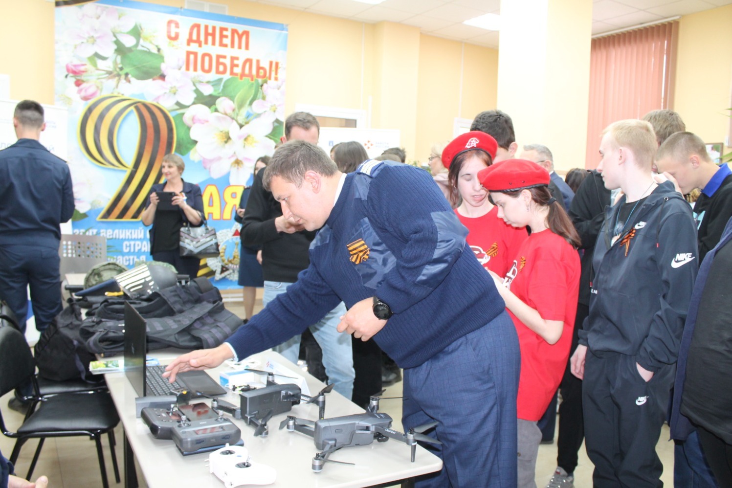 У стенда кирсановского аграрно-промышленного колледжа