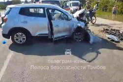 В лобовом столкновении рядом с Кривым мостом пострадали три человека