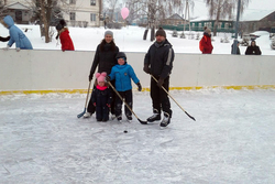 Под новый год новую хоккейную площадку получили жители села Пичаево