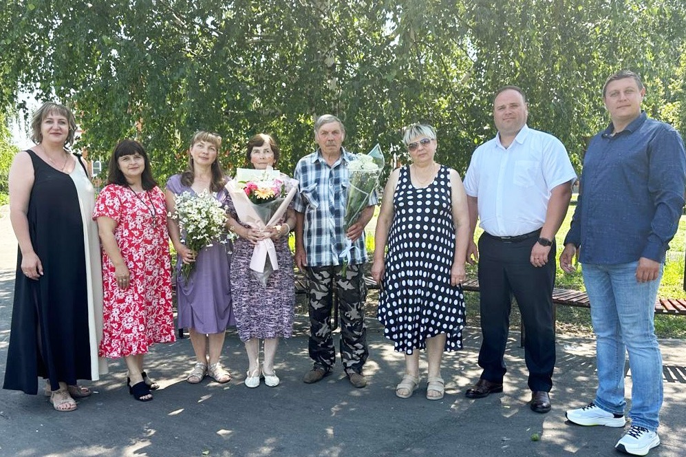 Поздравления принимают супруги Корнелевы из села Хитрово