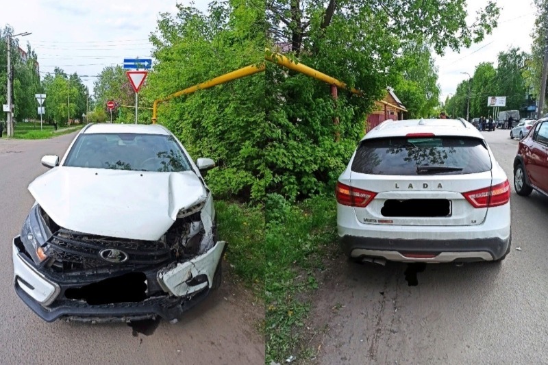 В Мичуринске легковушка сбила пешехода после столкновения с иномаркой ...