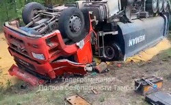 В ДТП под Тамбовом перевернулся зерновоз