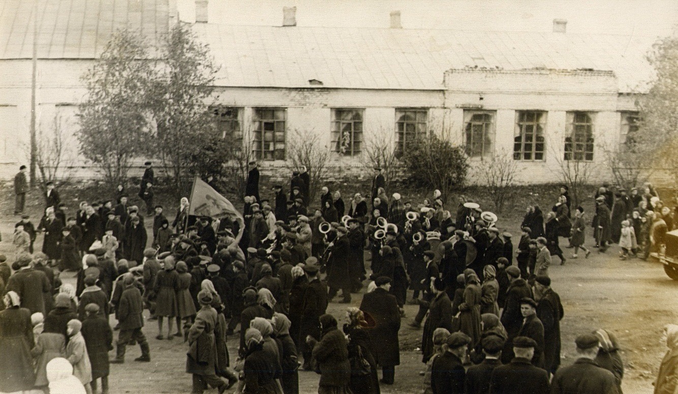 Первомайская демонстрация в Знаменке. 1960-е годы