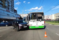 В Тамбове два пассажира автобуса пострадали при столкновении с внедорожником