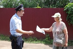 Тамбовские полицейские объясняют дачникам, как защититься от мошенников