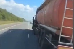 За провоз инспектора на подножке грузовика водитель получил три года тюрьмы