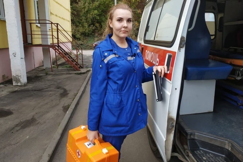 Девушки скорой помощи