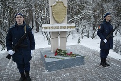 Максим Егоров возложил цветы к памятнику героям Сталинградской битвы