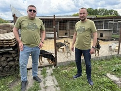 В Тамбовском приюте для животных расширили вольеры при помощи активистов ЛДПР