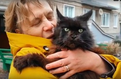 Кирсановцы из разрушенного взрывом дома поблагодарили МЧС за спасение кошек  