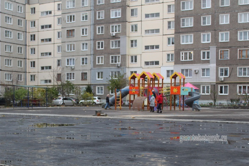 Детских площадок во дворе на улице Гаврилова, 17 стало больше