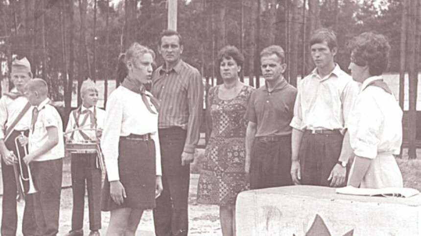     Линейка. Загородный пионерский лагерь «Иловайский». Фото из архива Раисы Скрылёвой