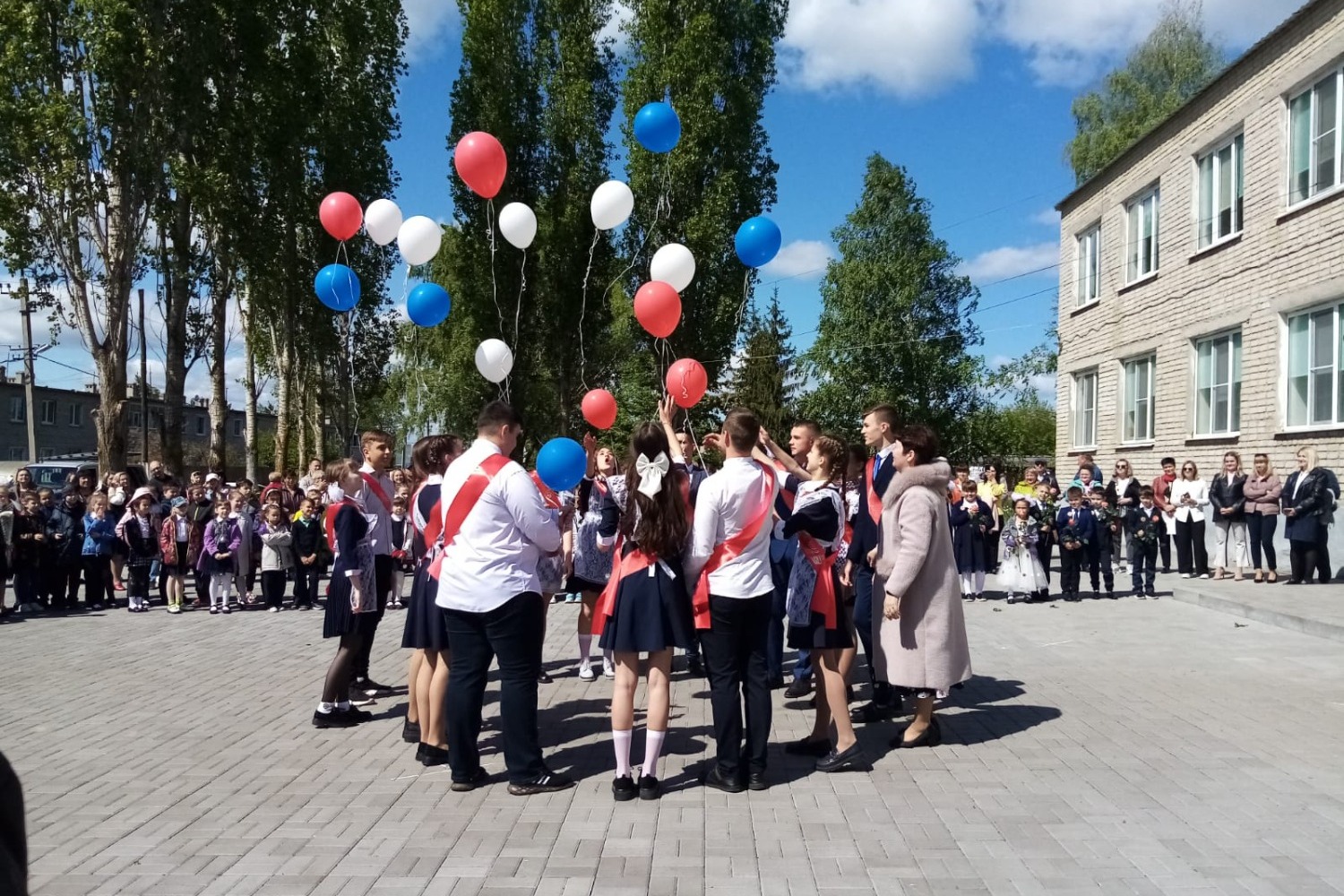 последний звонок 2 школы. мбоу солонешенская сош последний звонок 2021. единство ревда. последний звонок 2 школы. последний звонок 2 школы.