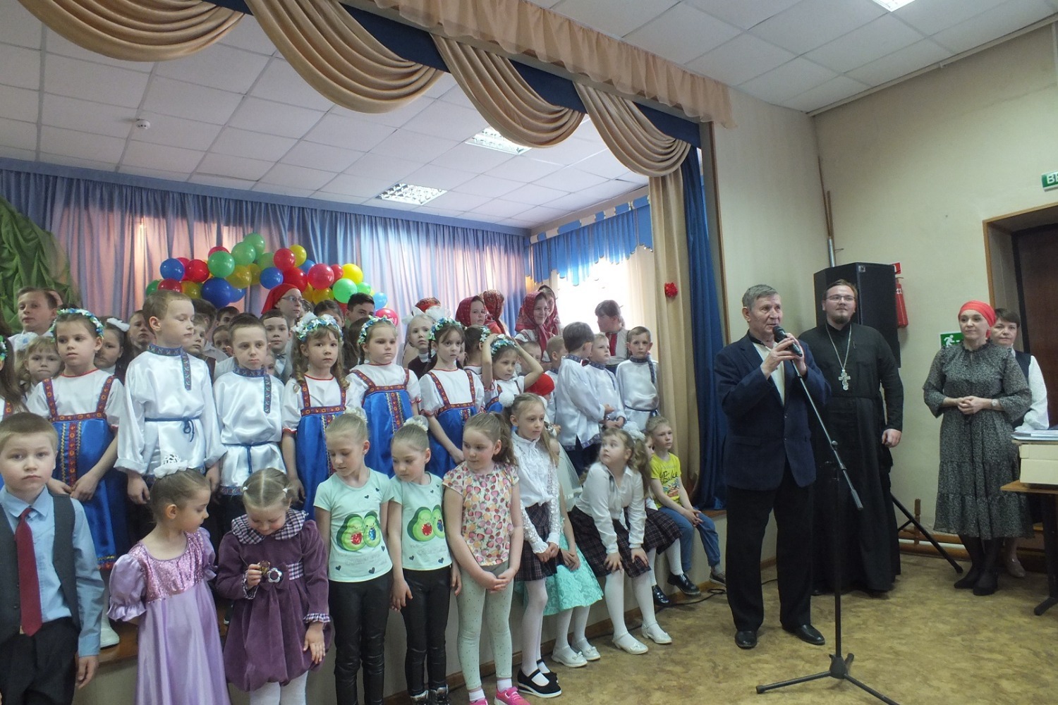 Поздравление председателя районного Совета народных депутатов Анатолия Бушуева