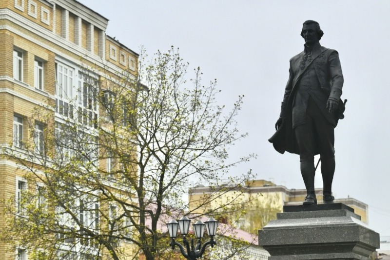 В Тамбове в день его 390-летия открыли памятник Гавриилу Державину