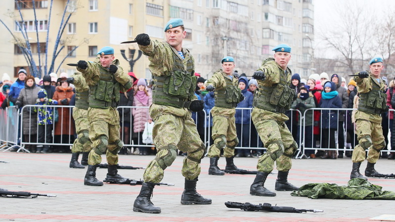 В Макеевке прошел митинг в честь Дня ВДВ 21 фотография ВКонтакте