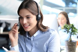 Страховые представители: как и для кого они работают  