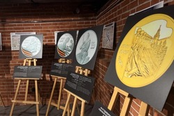 В Тамбове открыли фотовыставку памятных монет