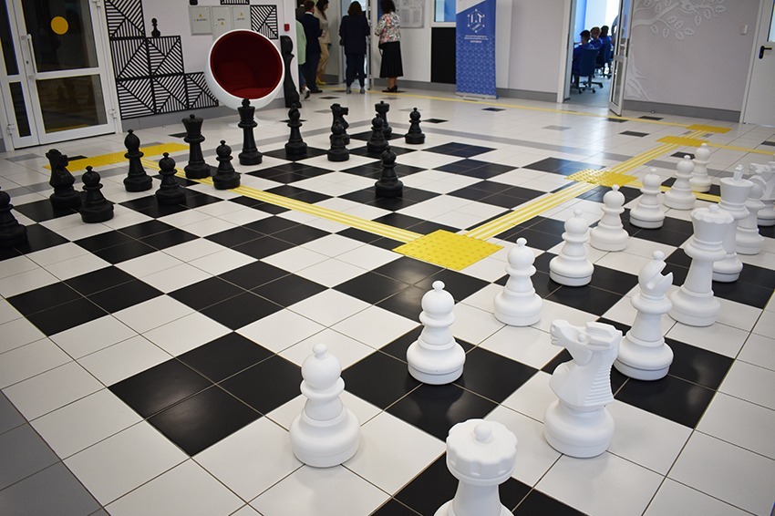 Зона рекреации с шахматной гостиной в IT-кубе