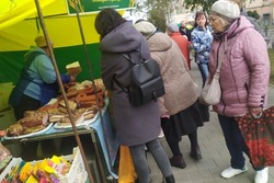 Евгений Первышов поручил проработать вопрос организации социальных ярмарок