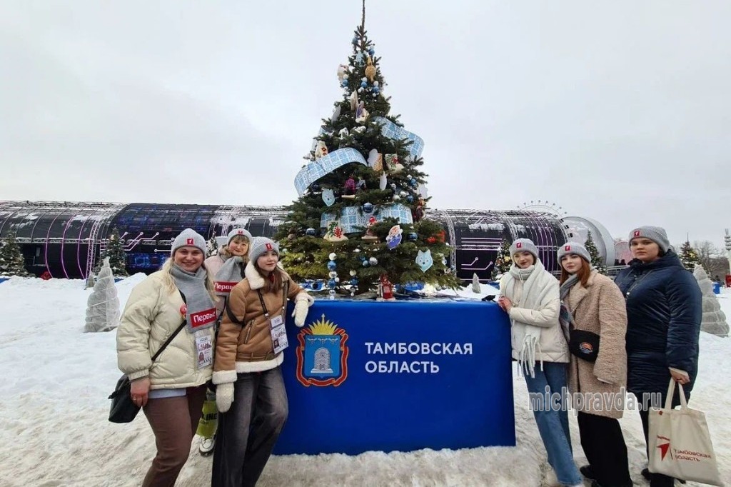 Зимняя сказка на вднх. Вднх в москве елка. Елка на вднх. Выставка новогодних ёлок вгтрк смотрим 2020-2021 гум. Елка в москве 2020 на вднх.