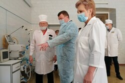 Губернатор Александр Никитин посетил Центр для лечения пневмоний у больных коронавирусом