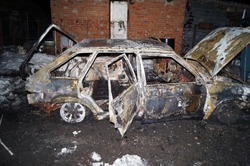 В Знаменском округе 17-летний иностранец сжёг дотла чужую машину 