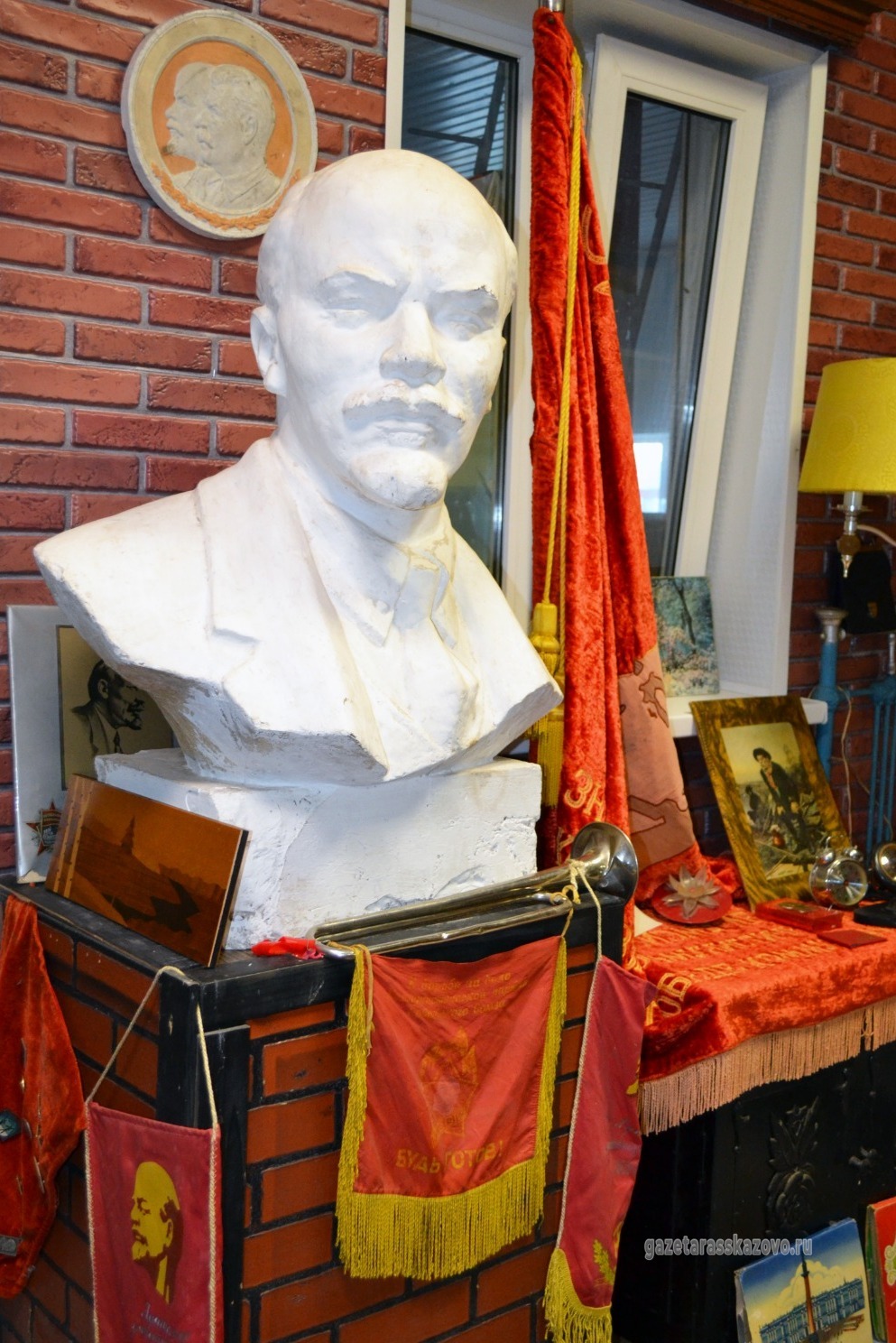 Пионерский уголок из детства Корчагина-старшего