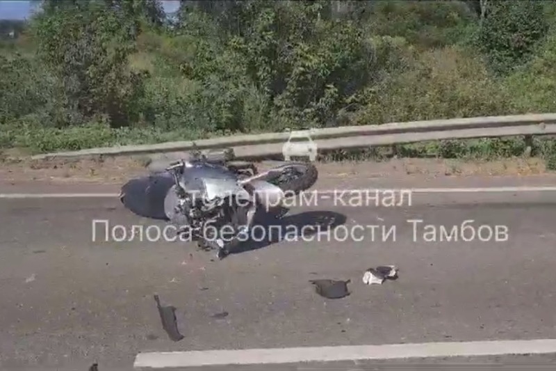 Девка упала с мотоцикла