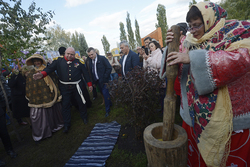 Уваровский район на Покровской ярмарке представил карусель времени