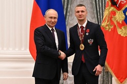 Владимир Путин вручил государственную награду моршанскому боксёру Илье Попову