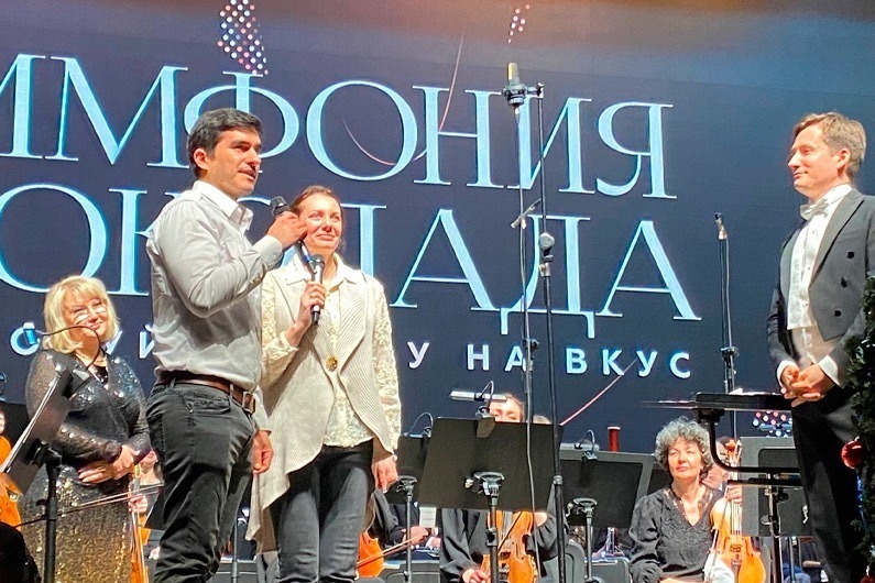 Фермер из Колумбии слева