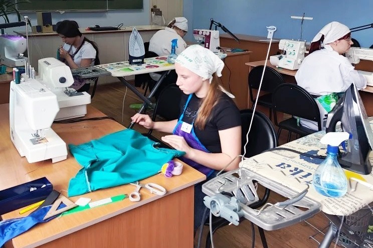  Есения Волокитина выполняет конкурсное задание