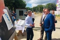 Губернатор Александр Никитин проинспектировал строительство новой экотехношколы в Котовке