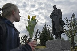 В Тамбове возложили цветы к памятнику Сергею Рахманинову (ФОТО)
