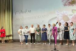 В Тамбовской области депутаты и активисты «Единой России» поздравили с профессиональным праздником медработников
