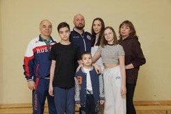 «Мы верим твердо в героев спорта»: династия Ташаковых-Кулаевых воспитывает поколения чемпионов