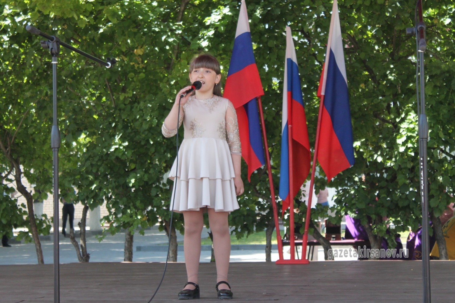 Юлия Разиева с песней  «Ты живи, моя Россия»