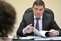 Автобус, дороги, спорт, культура: Евгений Первышов рассмотрел обращения жителей
