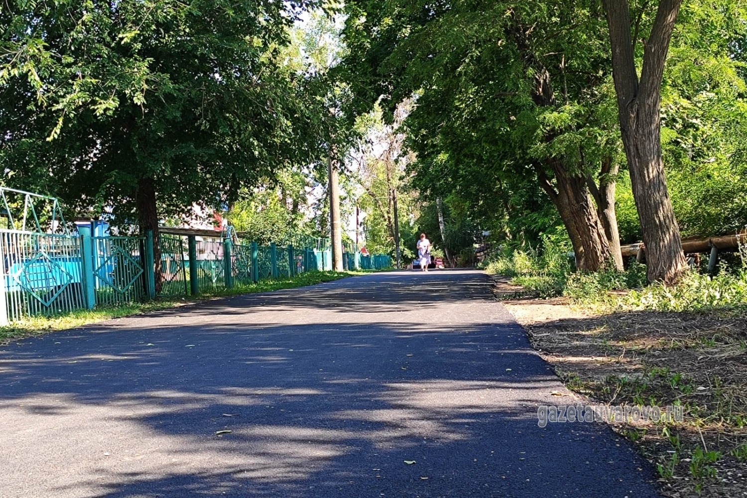 Дорожка к дому №4 от рынка 2-го микрорайона