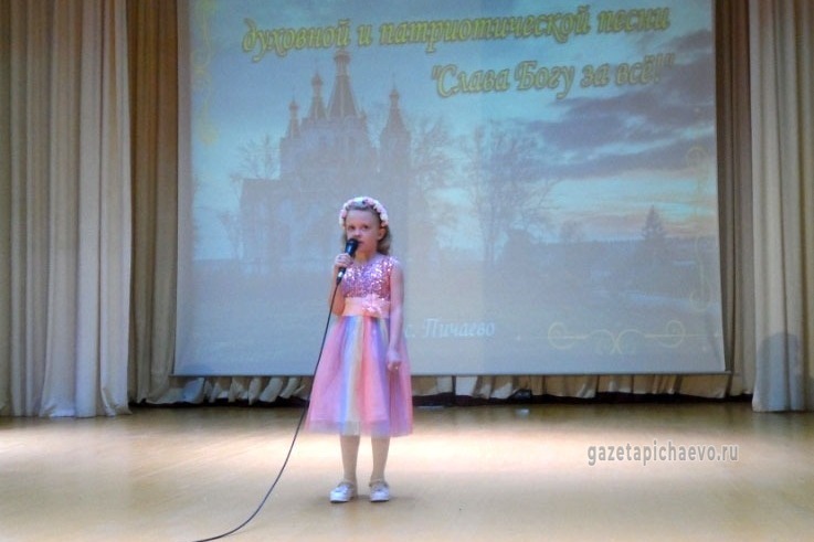 Самая юная участница фестиваля Алёна Кругликова из Рудовки