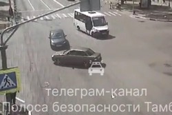 В Тамбове автоледи сделала драматический поворот налево: её малыши – в больнице